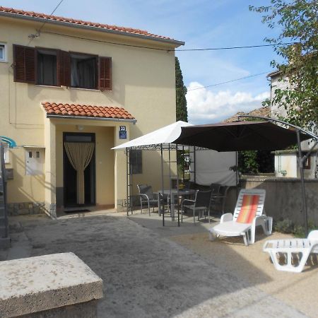 Holiday Home Mery By El-Pi Tours Malinska Bagian luar foto