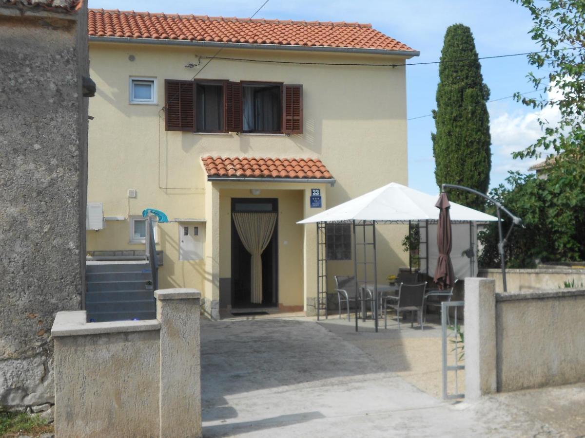 Holiday Home Mery By El-Pi Tours Malinska Bagian luar foto
