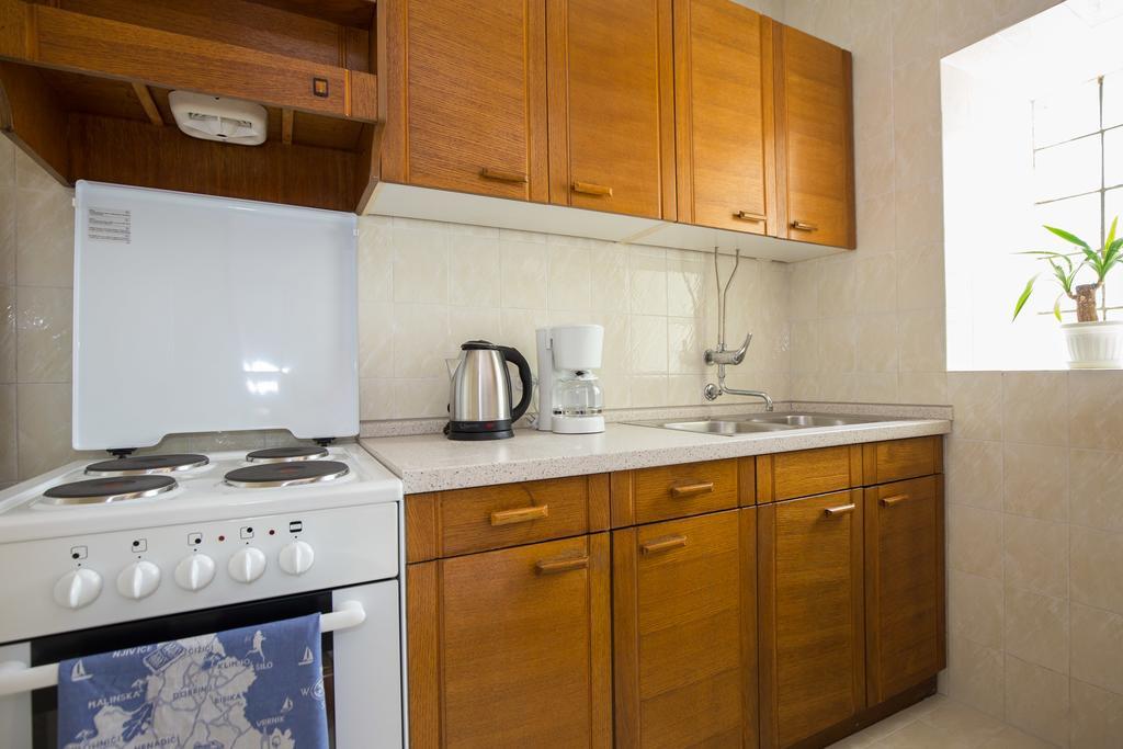 Holiday Home Mery By El-Pi Tours Malinska Bagian luar foto