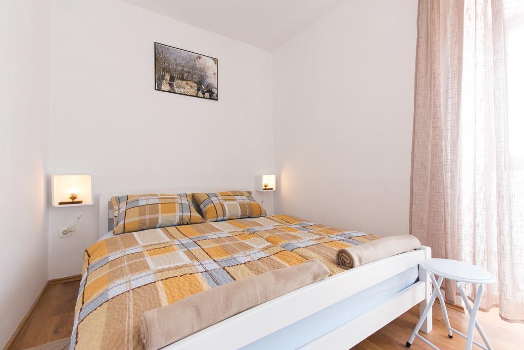Holiday Home Mery By El-Pi Tours Malinska Bagian luar foto