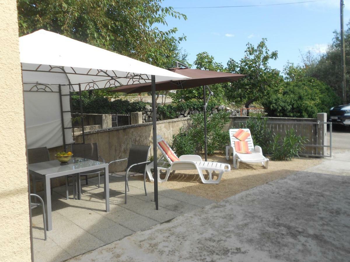 Holiday Home Mery By El-Pi Tours Malinska Bagian luar foto